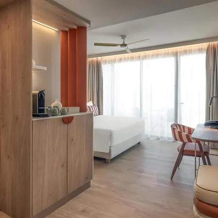 Marina Baie Des Anges Hotel, Curio Collection By Hilton Villeneuve-Loubet