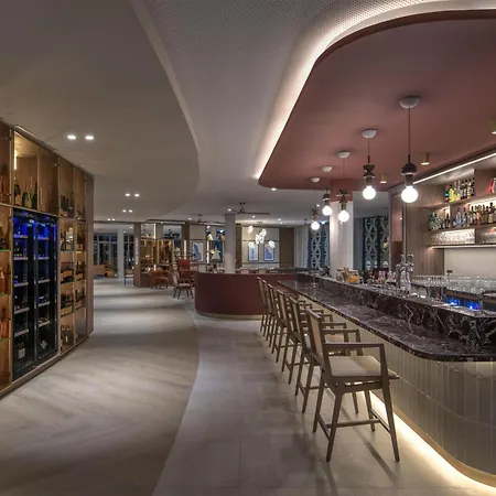 Marina Baie Des Anges Hôtel, Curio Collection By Hilton 4*