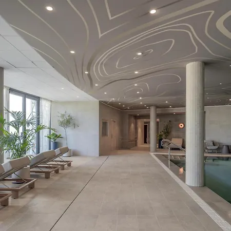 Hotel Marina Baie Des Anges Hôtel, Curio Collection By Hilton